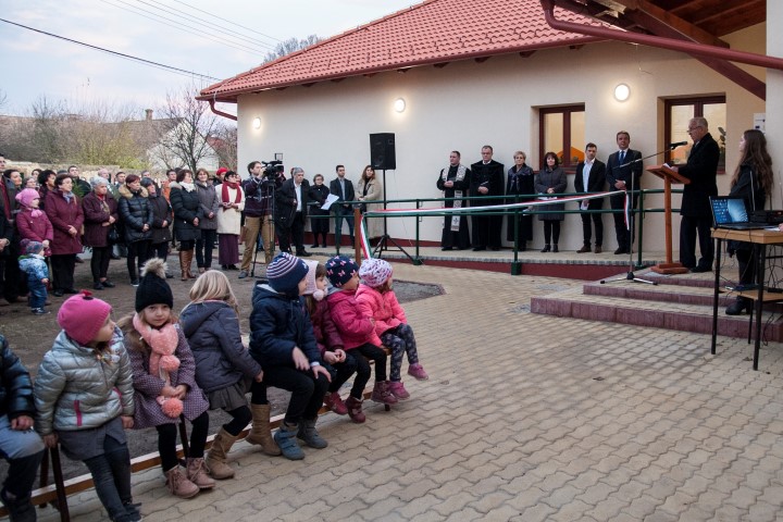 „Ne csak tanítsa, hanem szeresse a magyar gyermeket!”