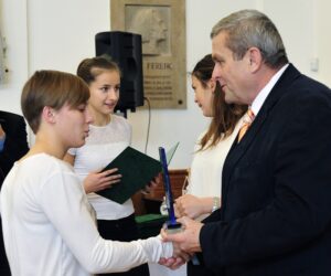 Kiváló sportolókat köszöntött a megyei önkormányzat